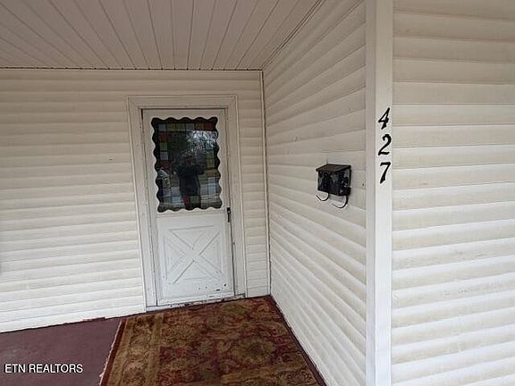 4th image of 427 E Oak Hill Ave