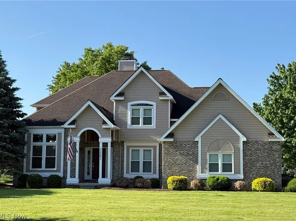 32291 Country Club Dr, Avon Lake, OH 44012