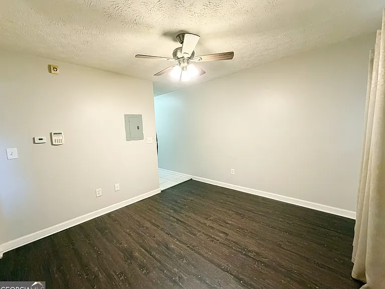 420 Rawson St SW #3 — Photo 2