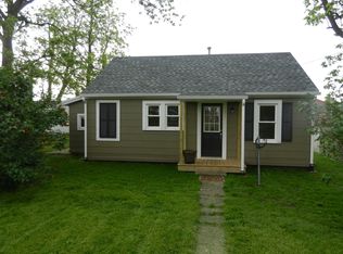 587 W Jefferson St, El Paso, IL 61738