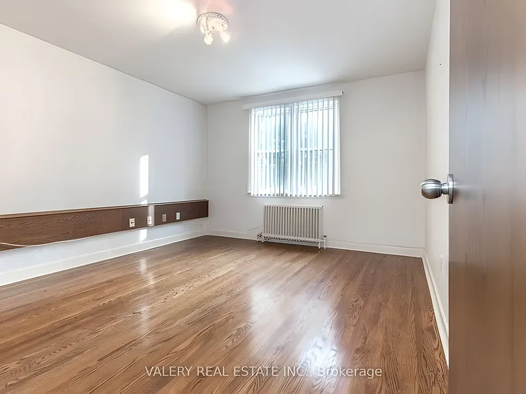 47 Ranleigh Ave #201 — Photo 8
