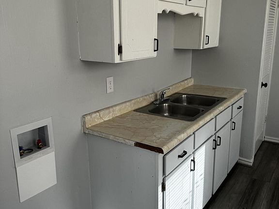 4th image of 618 Stewart Ct #A