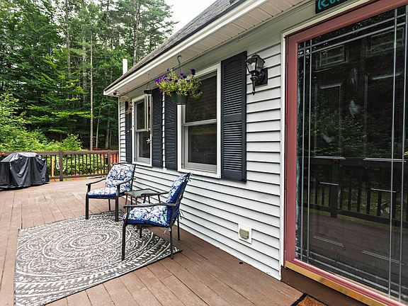 2nd image of 9 Lazy Brook Lane