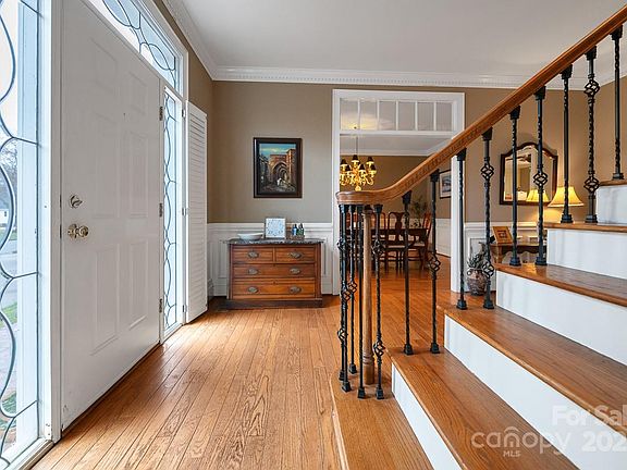 5th image of 3513 Country Club Dr