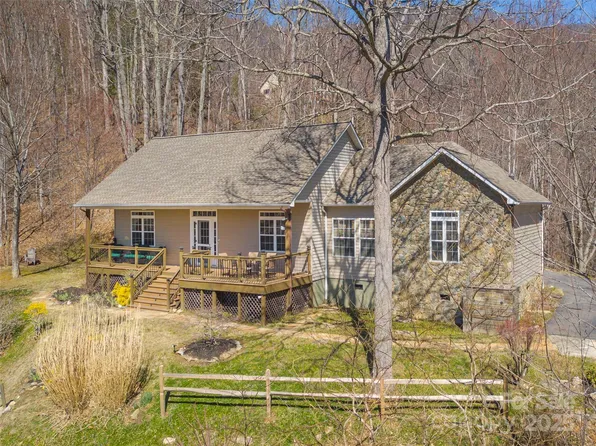 449 Windy Hill Dr, Waynesville, NC 28785