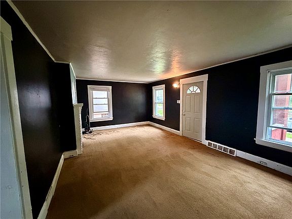 4th image of 118 Ida Ave