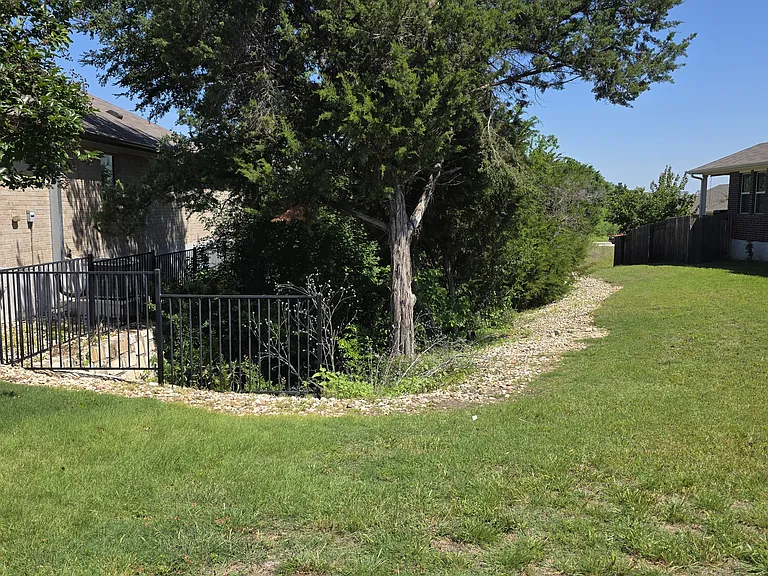 1609 Gerald Ln — Photo 36