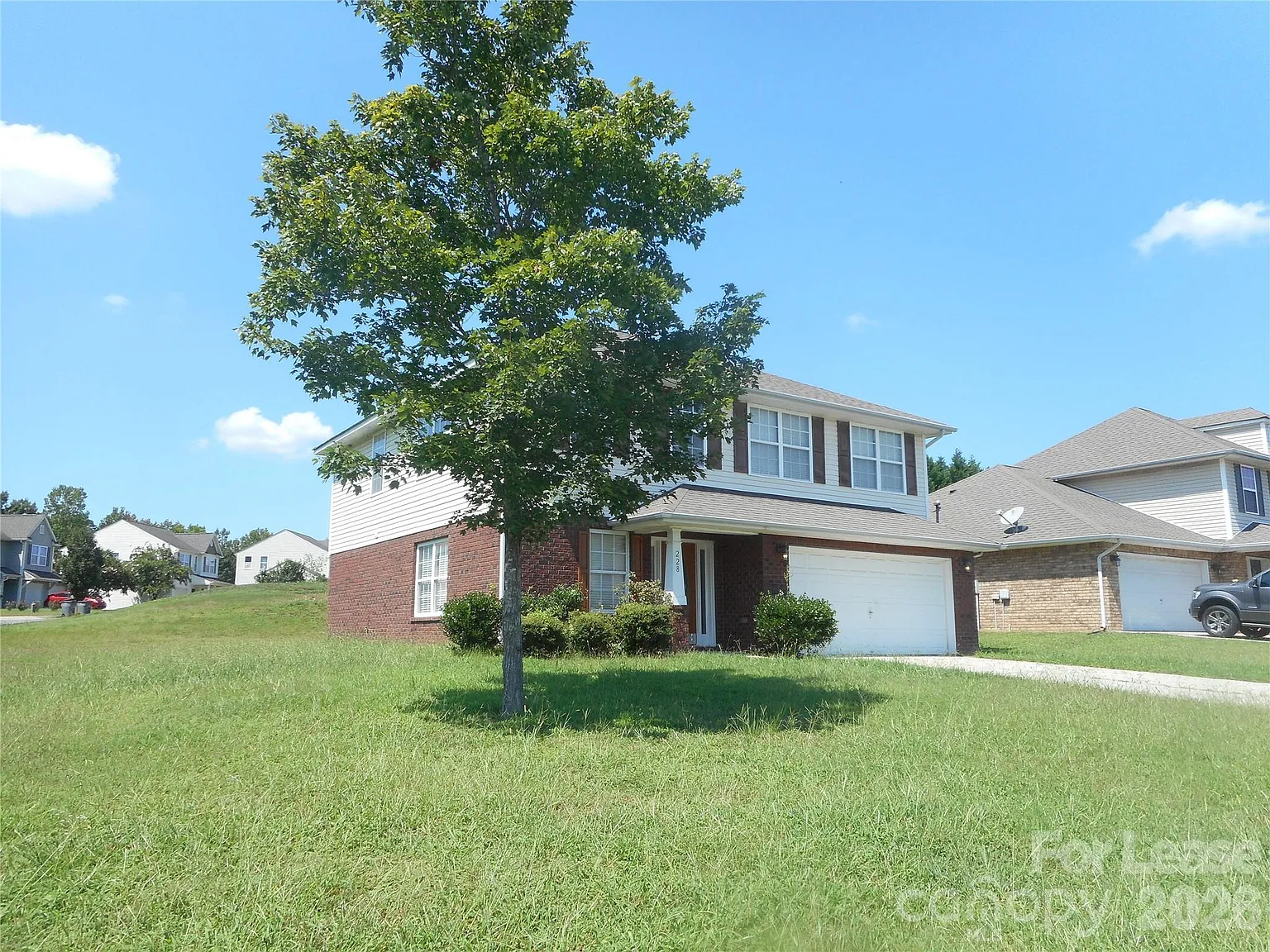 4 bed, 3.0 bath, 2012 sqft, $2,450 — Photo 2