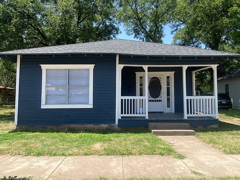 119 N Avenue D — Photo 3