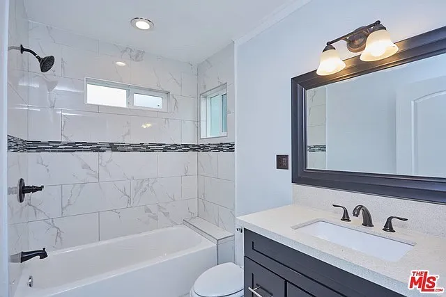 4313 Kenwood Ave — Photo 20