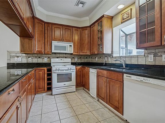 4th image of 3834 Corinne Ave
