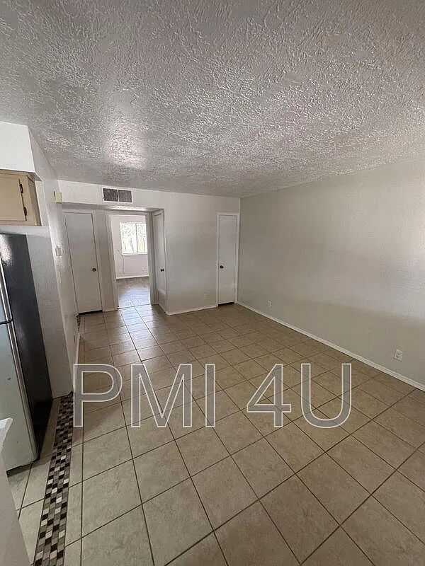 2 bed, 1.0 bath, $1,100 — Photo 3