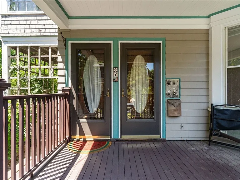 7 Burr St #1 — Photo 37