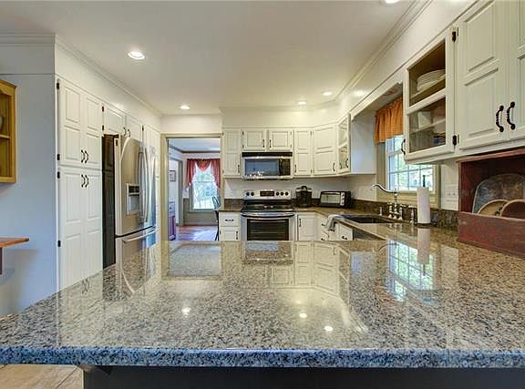 5th image of 4843 Briarwood Dr