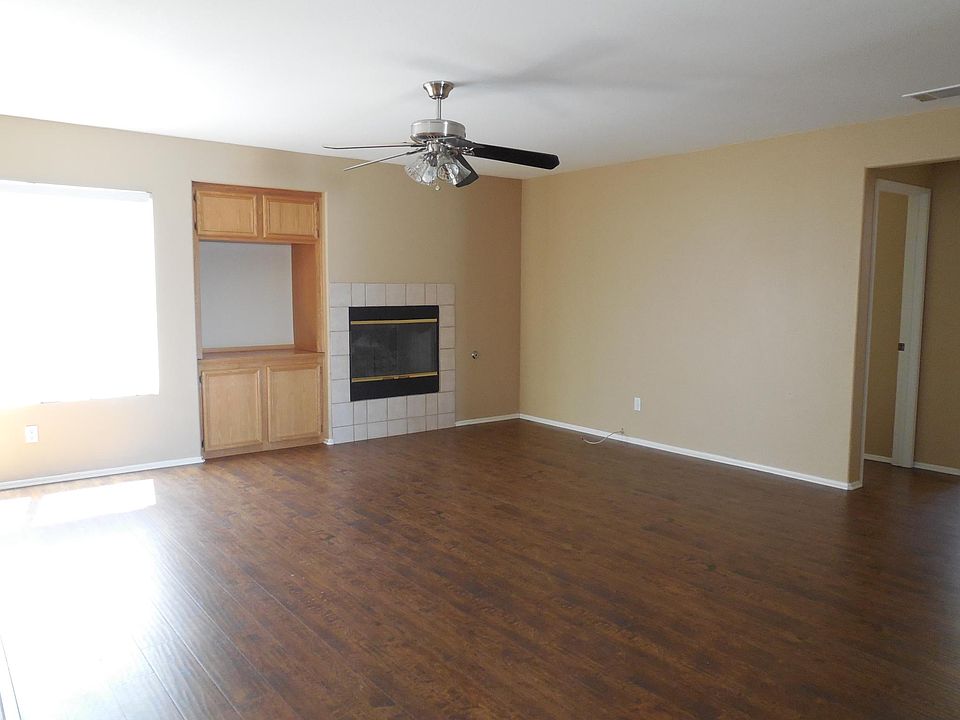 1st image of 1412 Oak Haven Way