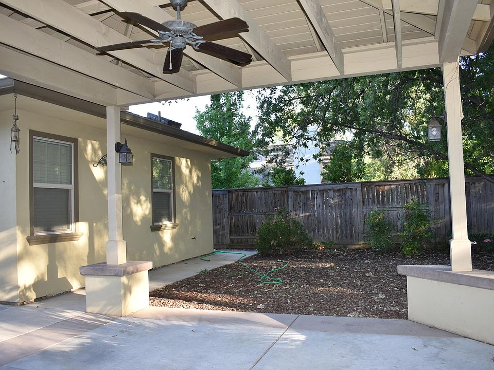 2nd image of 5 Roohr Ct