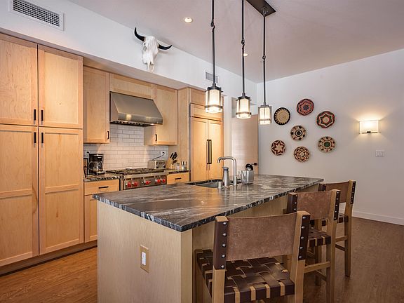 5th image of 116 Sutton Place #240