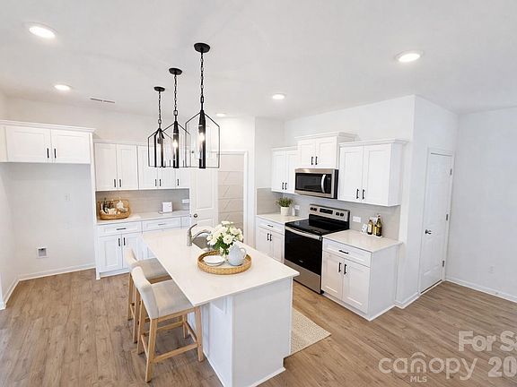 4th image of 1365 Eagle Claw Dr
