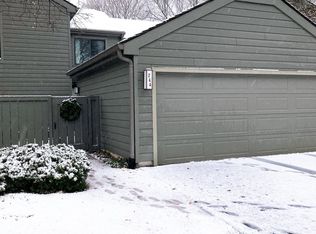 244 Timber Ridge Ln, Lake Barrington, IL 60010