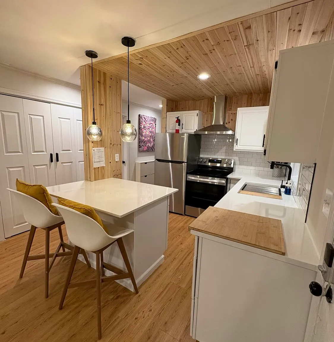3 bed, 1152 sqft, $1,900 — Photo 3