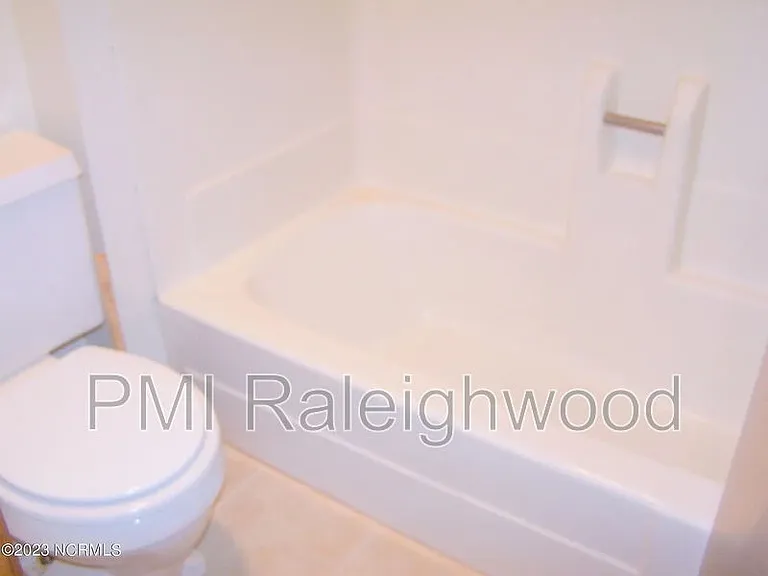 220 Foxkroft Dr — Photo 12