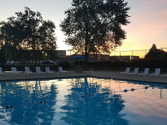 4th image of 18 E Old Willow Rd APT 419N