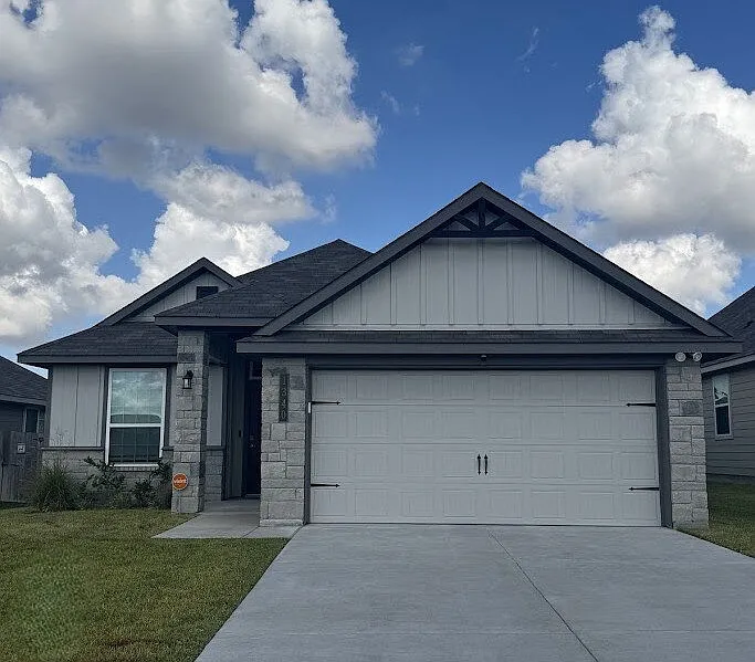 3 bed, 2.0 bath, 1500 sqft, $2,100 — Photo 1