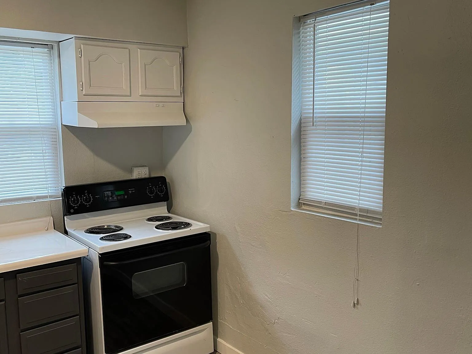 5 bed, 1408 sqft, $3,500 — Photo 2