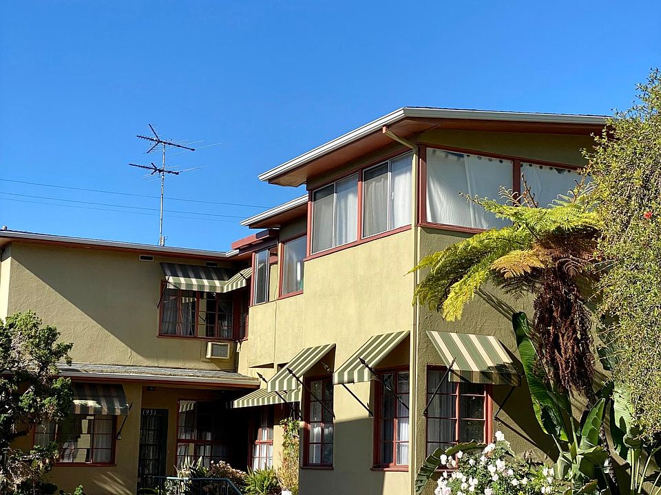 1st image of 1935 1/2 Palmerston Pl