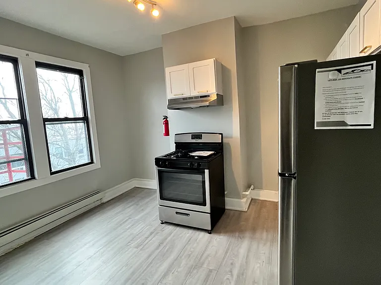 122 Randolph Ave #3L — Photo 2