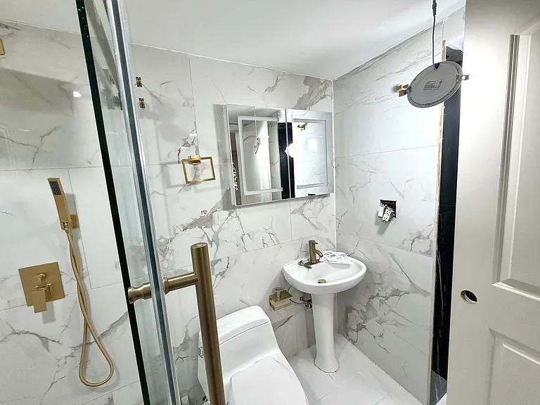 52 Deepdale Dr — Photo 6