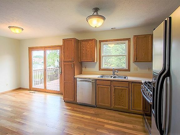 5th image of 685 Darwin Dr