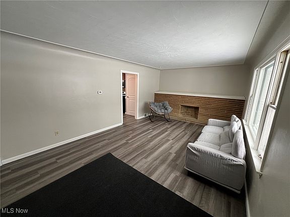 3rd image of 148 Island Dr