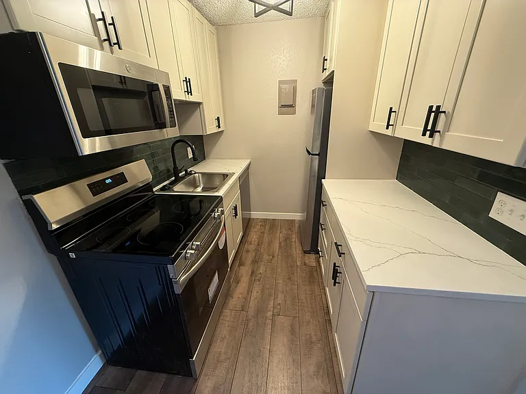 3250 Oneal Cir #J23 — Photo 2