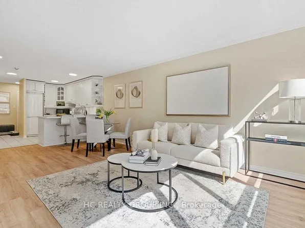 633 Bay St, Toronto, ON