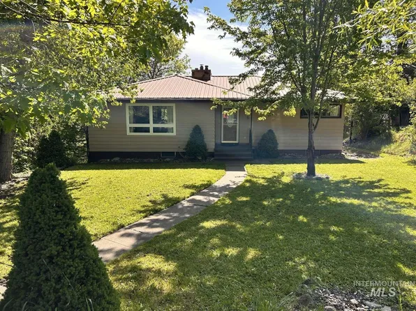 105 N Pine St, Troy, ID 83871