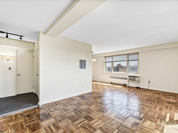4th image of 11820 Edgewater Dr APT 620