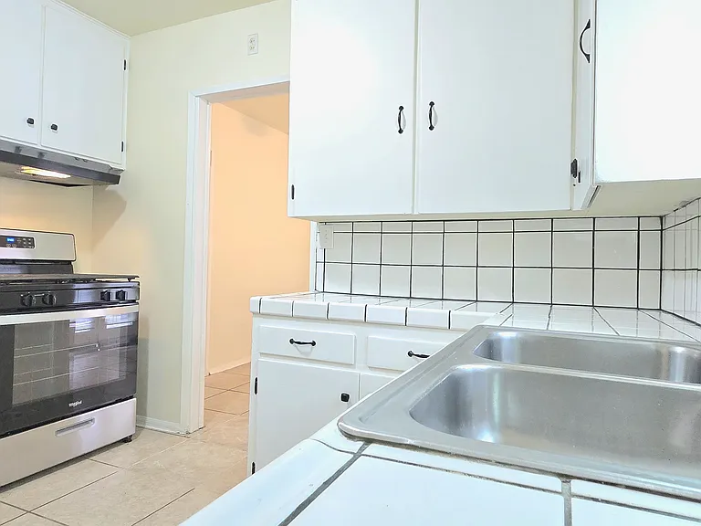 541 Shrode Ave — Photo 2