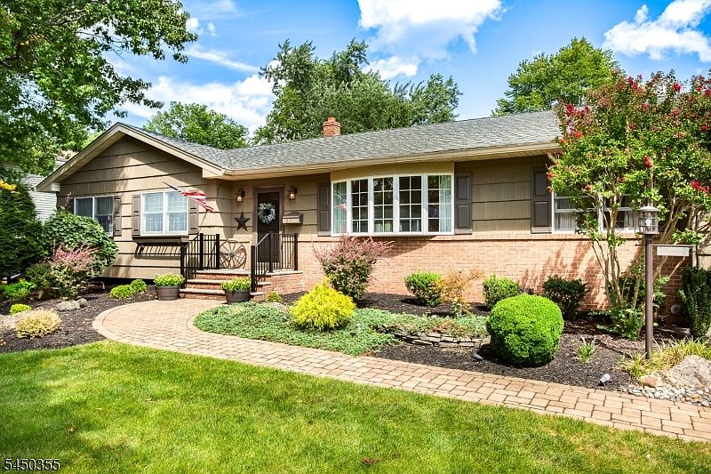 1st image of 211 Briarheath Lane