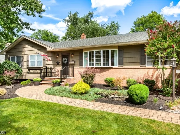 211 Briarheath Lane, Clark Twp., NJ 07066