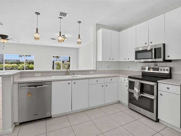 13212 NW 7th Dr — Photo 4