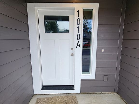 2nd image of 1010 Peach Rd