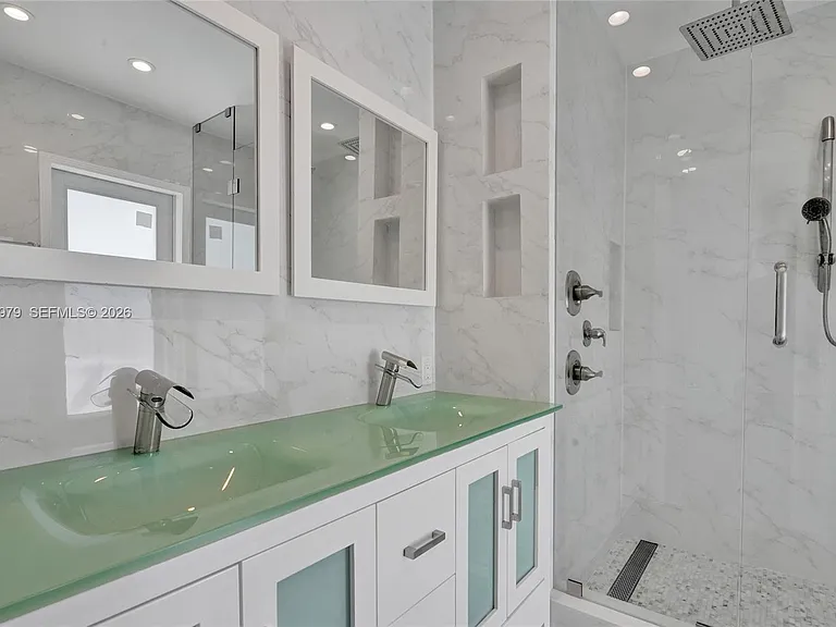 9240 SW 54th St — Photo 24