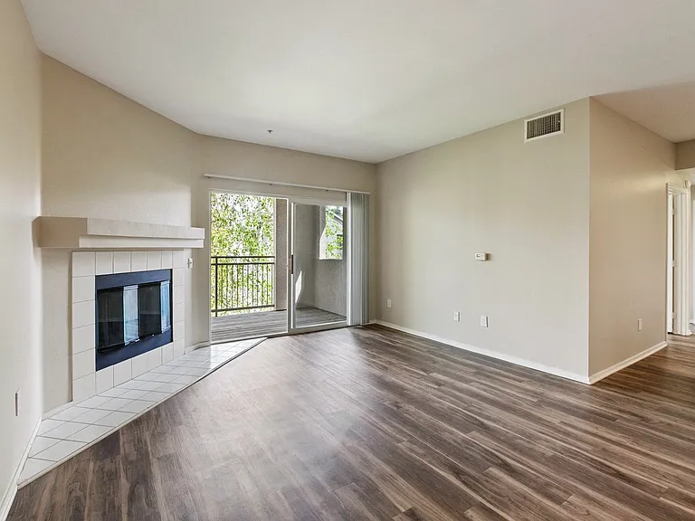 Pavona Apartments — Photo 18