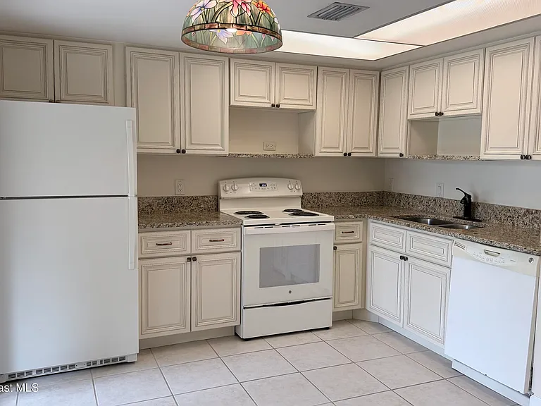 1145 N Shannon Ave #9 — Photo 6