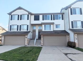 325 Oak Ridge Dr, Pontiac, MI 48341