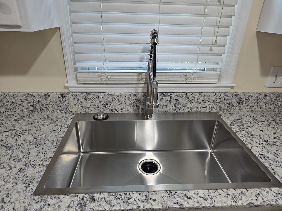 1st image of 3484 Sutherland Dr