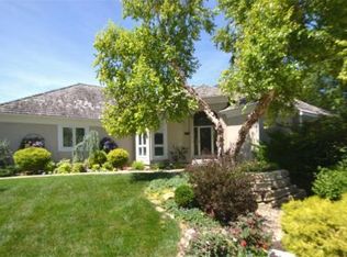 10220 S Shadow Cir, Olathe, KS 66061