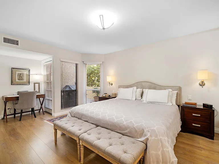 236 N Louise St #109 — Photo 17