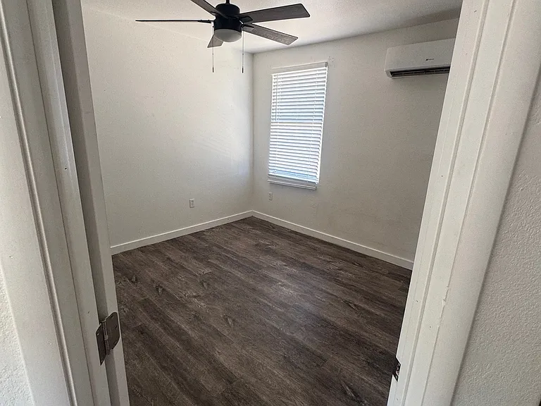 110 N Willow St #B — Photo 2